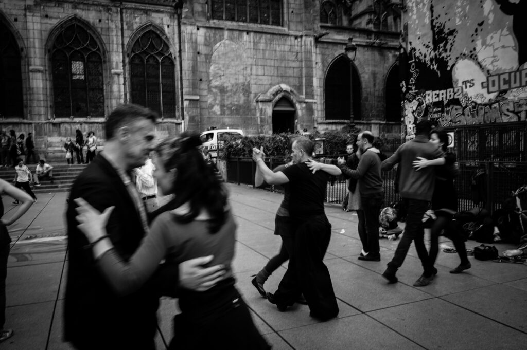 Couples dancing, a metaphor for the co-addicted tango
